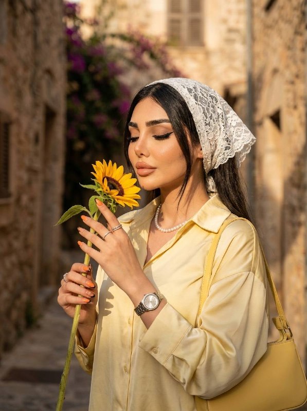 سلفی داخل کابین مدرن با روکش چرم طبیعی