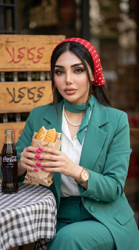 عکاسی لایفاستایل داخل خودرو با نور روز طبیعی