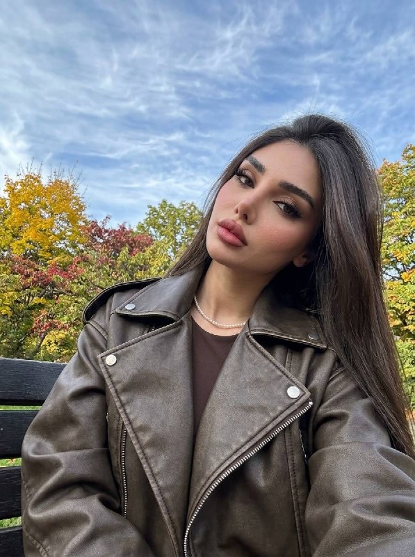 پرتره مجله ووگ با نورپردازی اسپاتلایت تئاتری