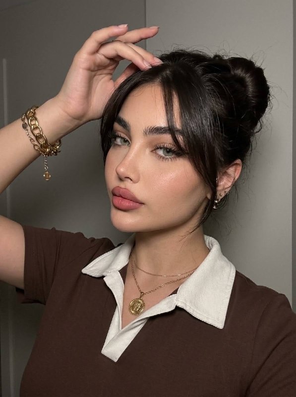سلفی زاویه پایین با دوربین جلو بدون نمایش گوشی
