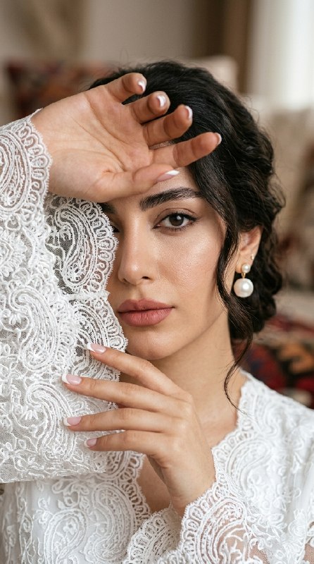 پرترهای ظریف با قاببندی هنری از دستها و تور سفید