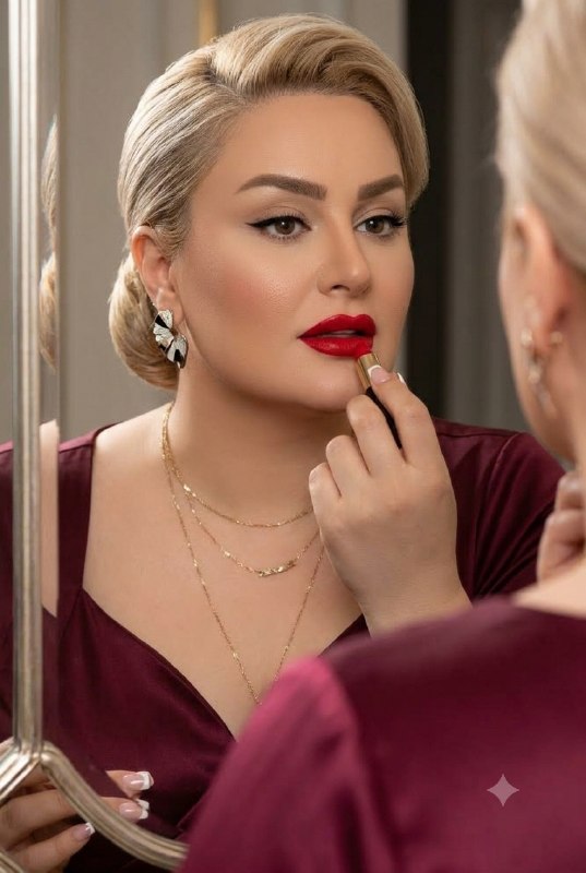 استایل لوکس جلوی آینه