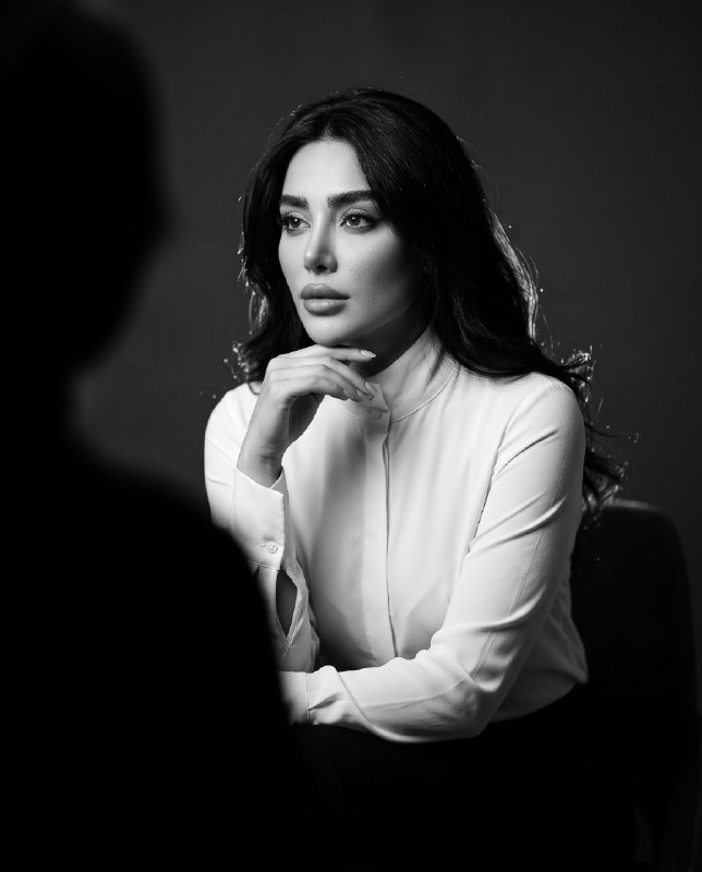 پرترهای زنانه، سیاهوسفید و سینمایی با لباس شیک ز...
